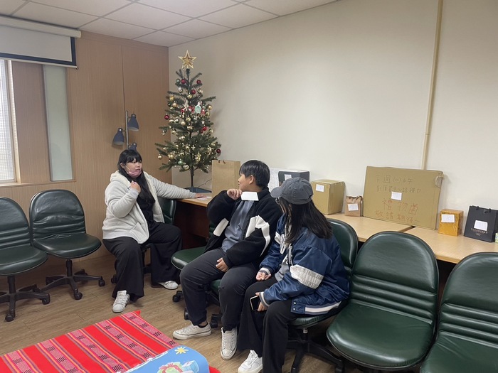 【112-1】1221 期末聚餐x交換禮物x跨年圖片