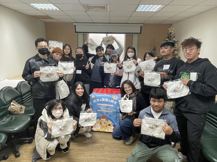 【112-1】1221 期末聚餐x交換禮物x跨年圖片