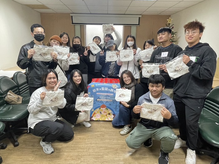 【112-1】1221 期末聚餐x交換禮物x跨年圖片