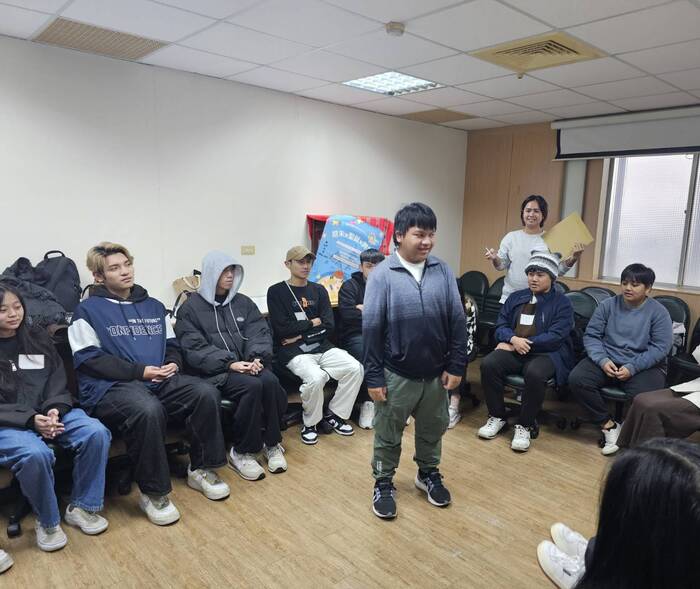 【112-1】1221 期末聚餐x交換禮物x跨年圖片